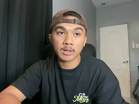 Snapshot of pinoyAdrianneXXX chatting on May 4, 10:07 am pinoyAdrianneXXX online show from May 4, 10:07 am