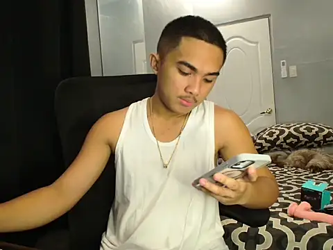 Snapshot of pinoyAdrianneXXX chatting on October 4, 11:50 pm pinoyAdrianneXXX online show from October 4, 11:50 pm