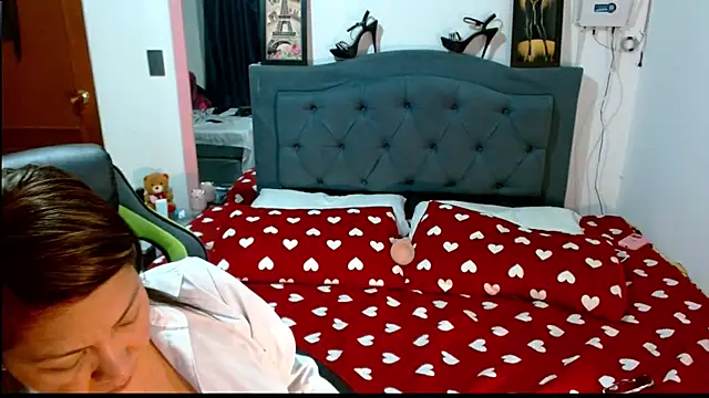 hiilarybrown online show from May 20, 12:51 am