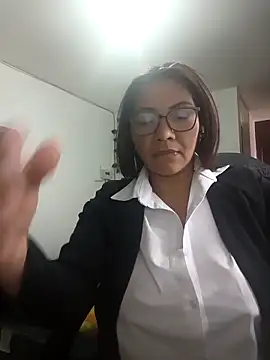 hiilarybrown online show from March 9, 6:33 pm