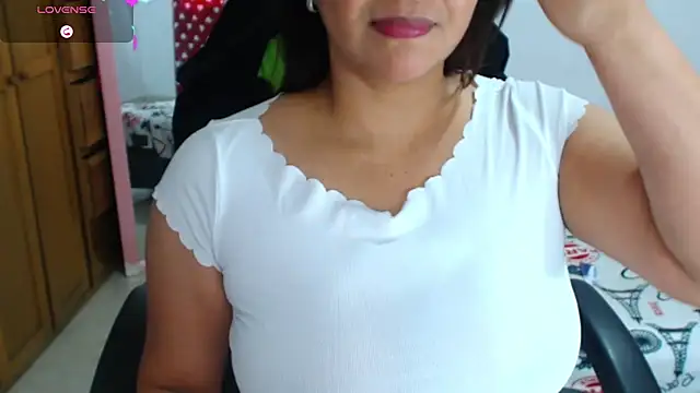 hiilarybrown online show from September 13, 9:15 pm