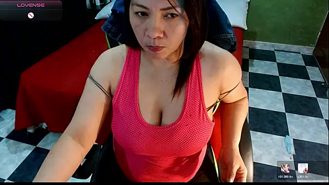 Snapshot of hiilarybrown chatting on July 16, 12:29 am hiilarybrown online show from July 16, 12:29 am