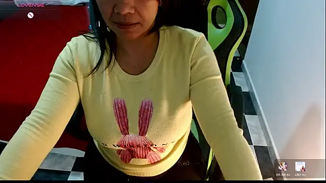 Snapshot of hiilarybrown chatting on July 12, 4:13 am hiilarybrown online show from July 12, 4:13 am