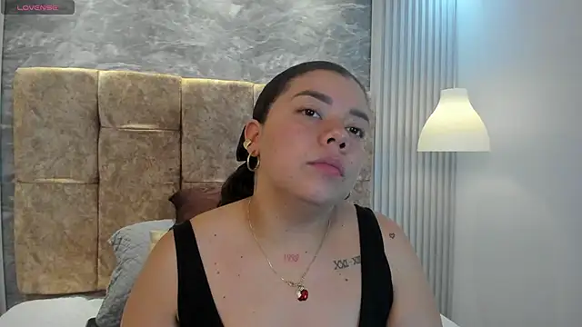 leilapons online show from November 14, 5:38 pm