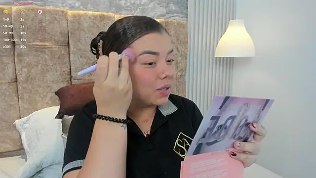 leilapons online show from November 10, 6:02 pm