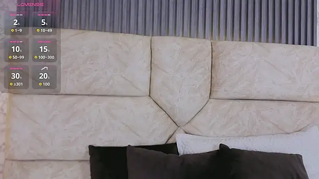 leilapons online show from April 18, 7:18 pm