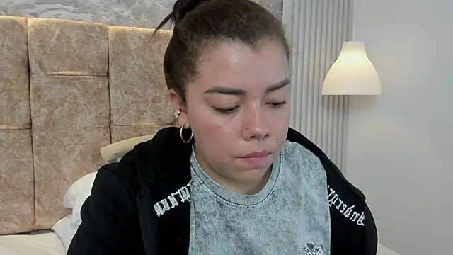 leilapons online show from October 10, 5:25 pm