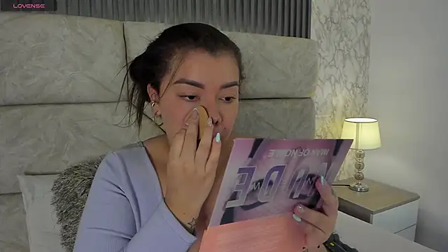 leilapons online show from October 21, 7:57 pm