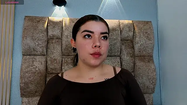 leilapons online show from March 7, 5:07 pm