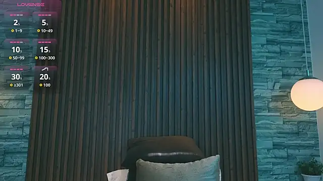 leilapons online show from March 31, 5:04 pm