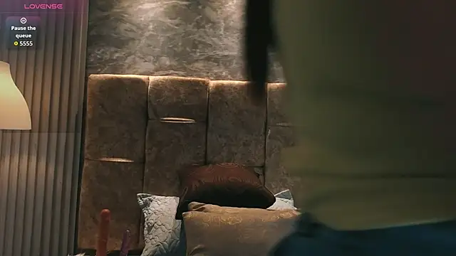 leilapons online show from March 30, 7:26 pm