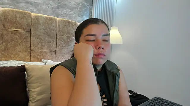 leilapons online show from October 25, 6:52 pm