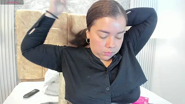 leilapons online show from October 29, 5:23 pm