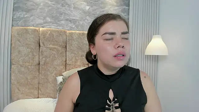 leilapons online show from September 15, 8:31 pm