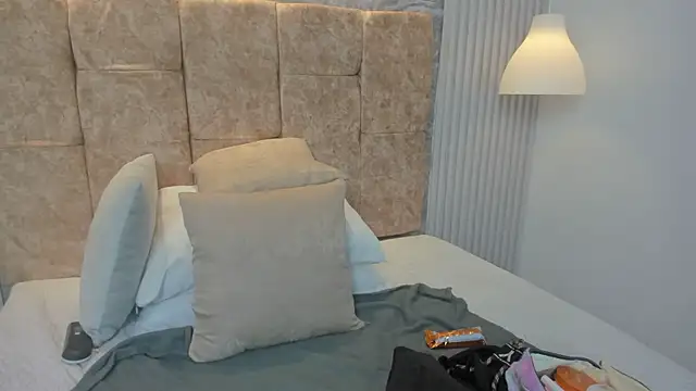 leilapons online show from September 25, 5:52 pm