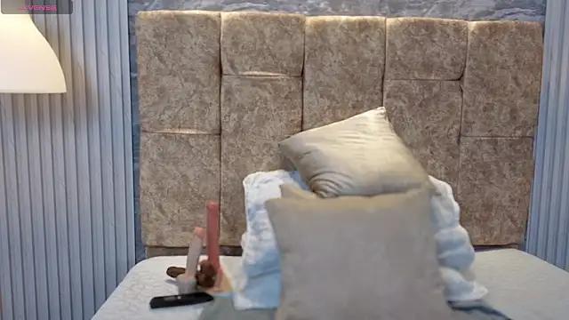 leilapons online show from February 20, 6:21 pm