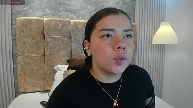 leilapons online show from November 21, 5:01 pm