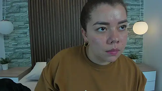 leilapons online show from September 22, 5:19 pm