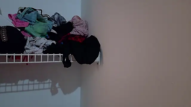 ValeriGallardo17 online show from September 9, 9:24 pm