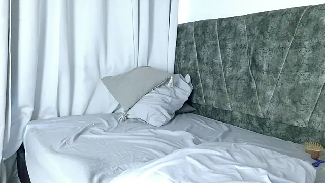 ValeriGallardo17 online show from October 4, 7:37 pm