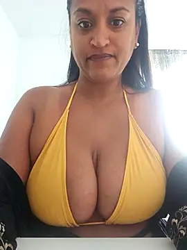 Snapshot of Busty_AriaX chatting on September 24, 7:37 am Busty AriaX online show from September 24, 7:37 am