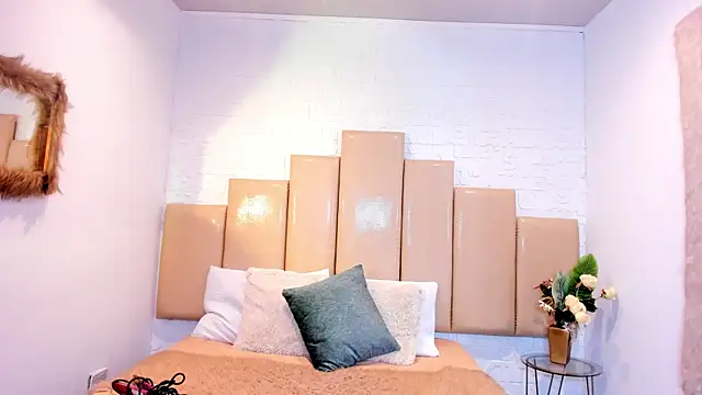 salem rose online show from November 27, 8:09 pm