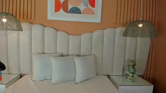 noa moon online show from December 3, 2:45 am