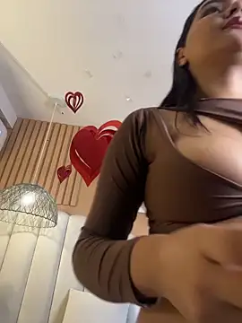 noa moon online show from February 13, 4:45 am