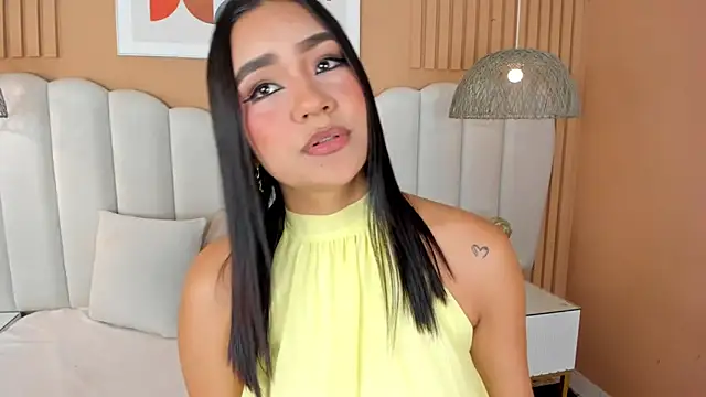 noa moon online show from May 26, 3:15 am