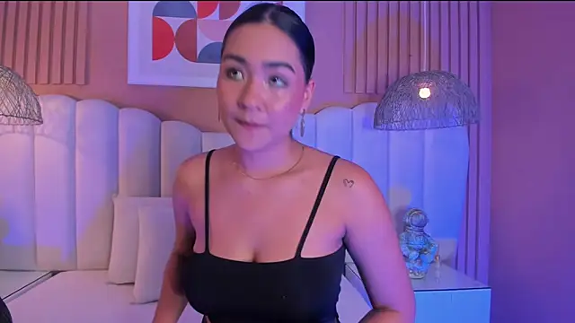 noa moon online show from December 19, 2:04 am