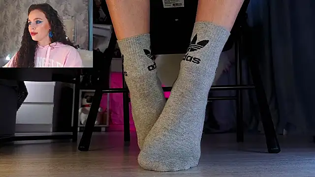 Feet Heelss online show from December 5, 10:36 am