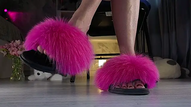 Feet Heelss online show from January 15, 10:40 am