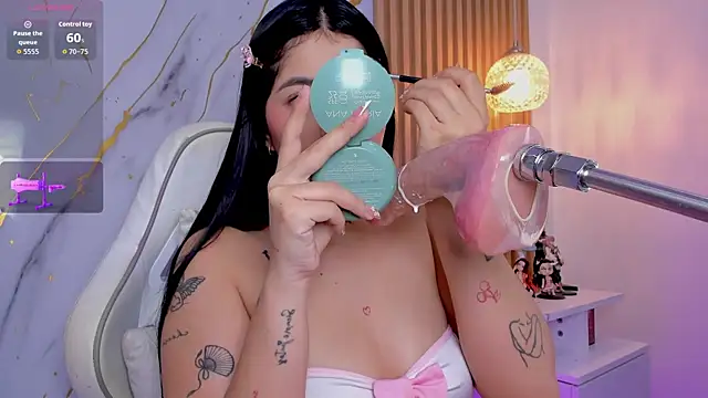 Snapshot of alissaowens_ chatting on June 9, 10:27 am alissaowens online show from June 9, 10:27 am