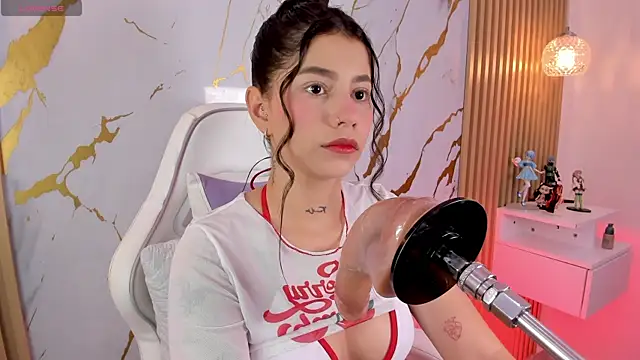 alissaowens  online show from November 12, 11:47 am