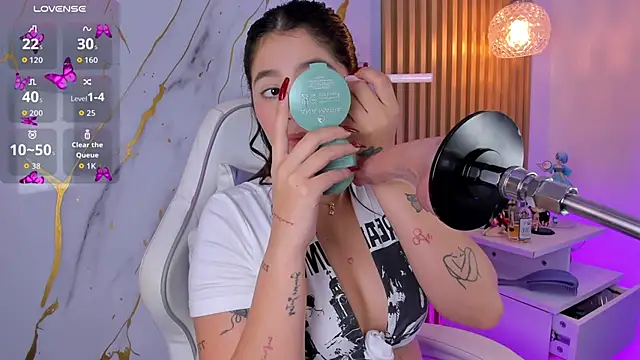 alissaowens  online show from December 23, 10:14 am