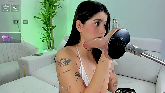 alissaowens  online show from January 8, 5:19 pm