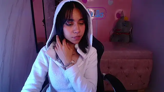 Snapshot of cristal11_ch chatting on October 18, 11:01 am cristal11 ch online show from October 18, 11:01 am