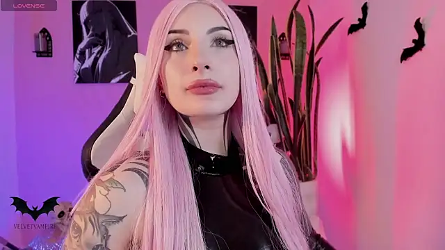 VelvetVampiree online show from April 19, 4:35 am