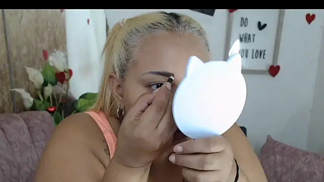 laleska montenegro online show from November 18, 2:49 am