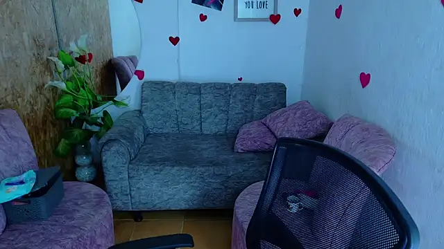 laleska montenegro online show from February 14, 5:35 pm