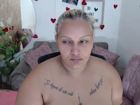 laleska montenegro online show from December 18, 4:17 am