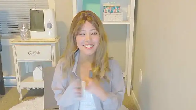 Nana with online show from November 13, 2:04 am