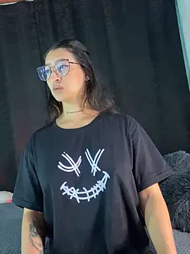 EVAH LEE  online show from November 8, 12:03 am