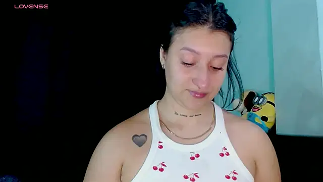 Snapshot of EVAH_LEE_ chatting on June 30, 3:17 am EVAH LEE online show from June 30, 3:17 am