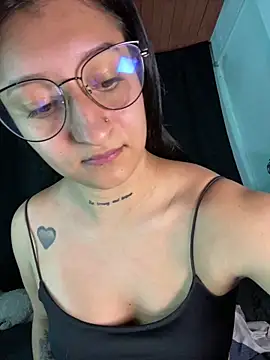 EVAH LEE  online show from June 6, 3:56 am