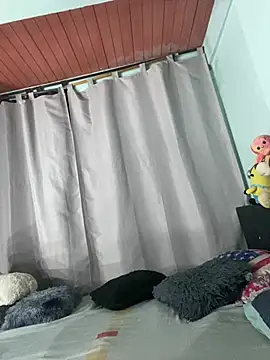 EVAH LEE  online show from March 5, 12:29 am