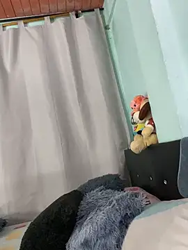 EVAH LEE  online show from March 8, 12:05 am