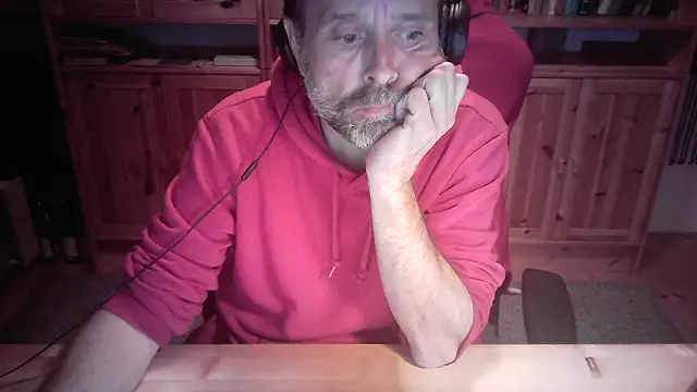Snapshot of boy40bi chatting on October 22, 11:25 pm boy40bi online show from October 22, 11:25 pm