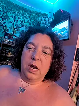 lil-gemini-hippy online show from April 24, 8:27 am