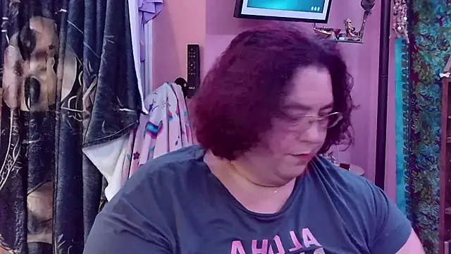 lil-gemini-hippy online show from March 9, 3:21 am